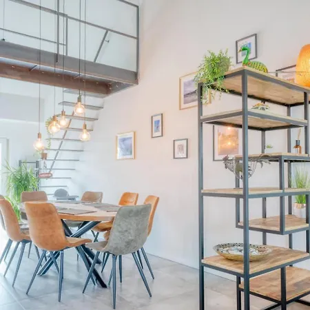 Stunning Duplex In The Center *