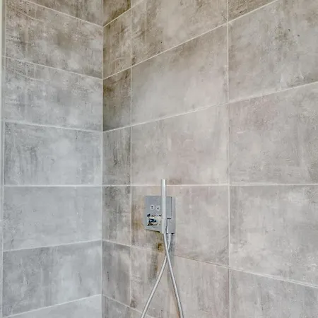 Stunning Duplex In The Center